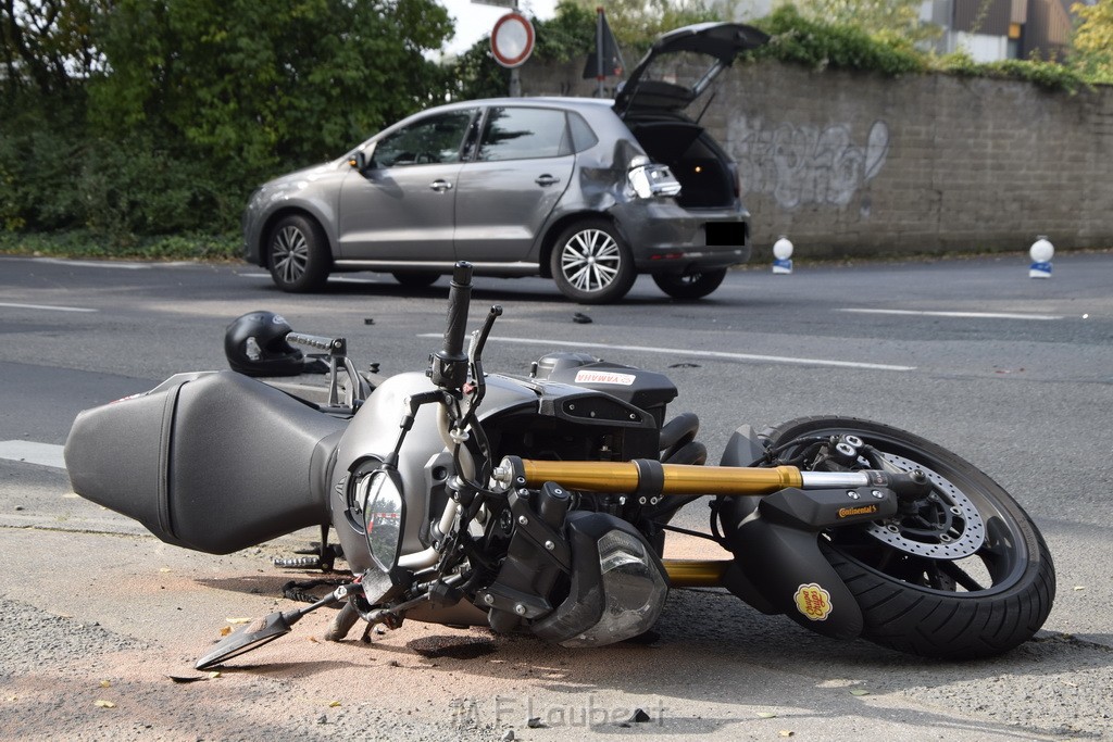 Schwerer Krad PKW Unfall Koeln Muelheim Am Springborn Cottbuserstr P032.JPG - Miklos Laubert